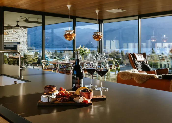 Ridgecrest - Sleeps 12 - Mountain Views